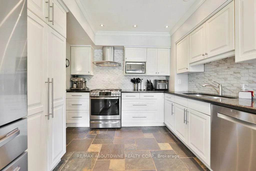 68, Tradewind, 1001 - BR Bronte, Oakville