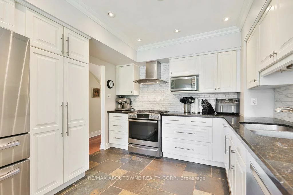68, Tradewind, 1001 - BR Bronte, Oakville