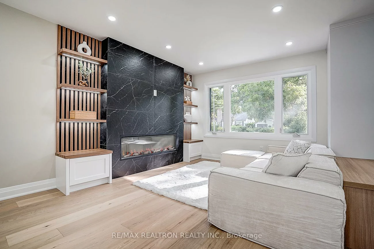 163, Maurice, 1002 - CO Central, Oakville