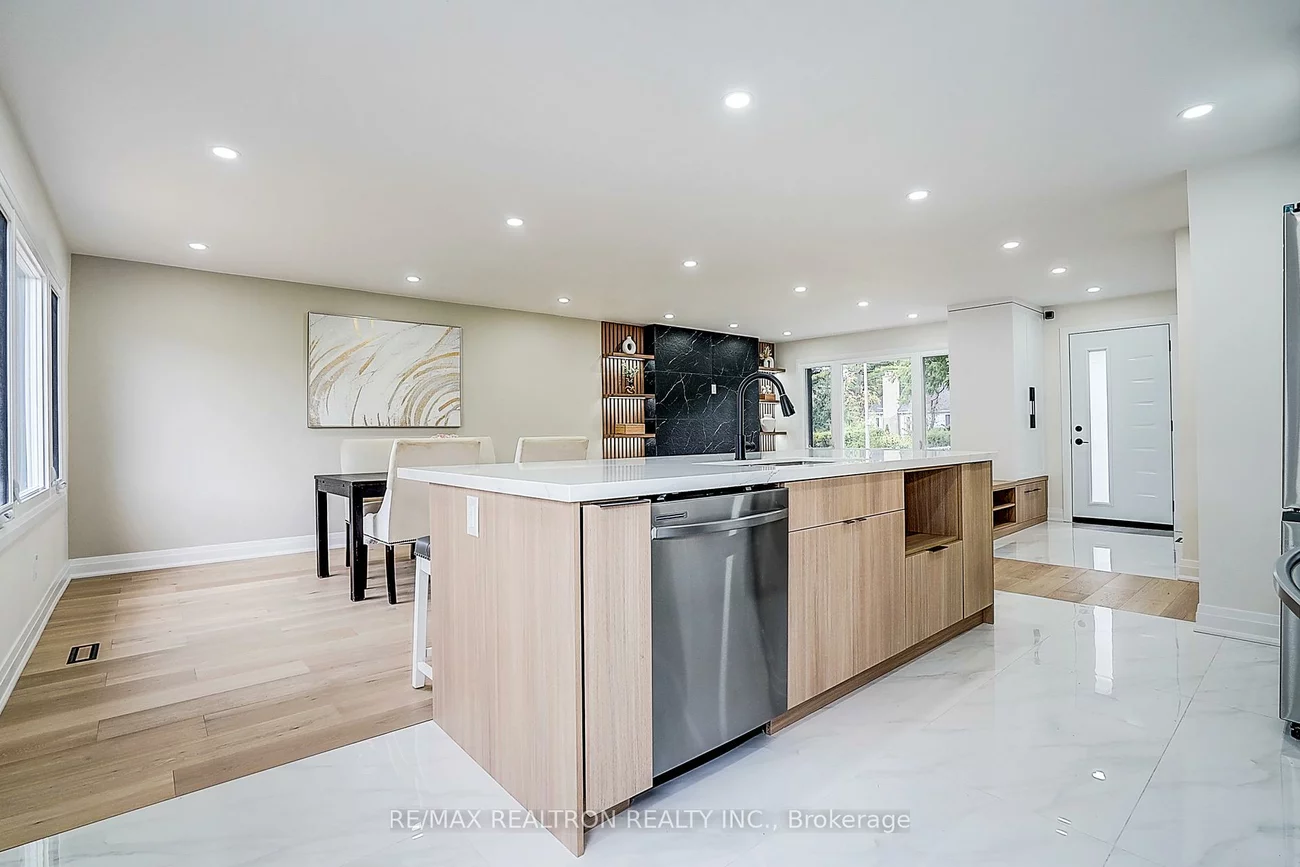 163, Maurice, 1002 - CO Central, Oakville