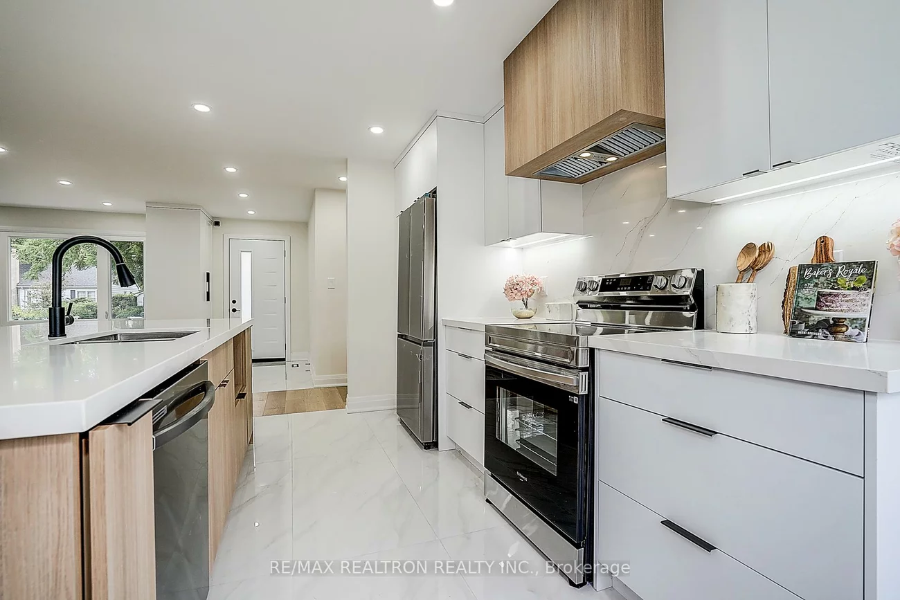 163, Maurice, 1002 - CO Central, Oakville
