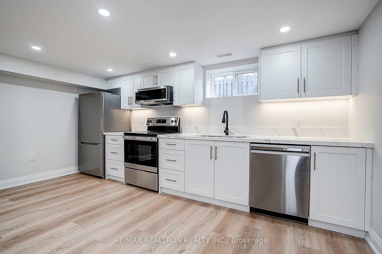 163, Maurice, 1002 - CO Central, Oakville