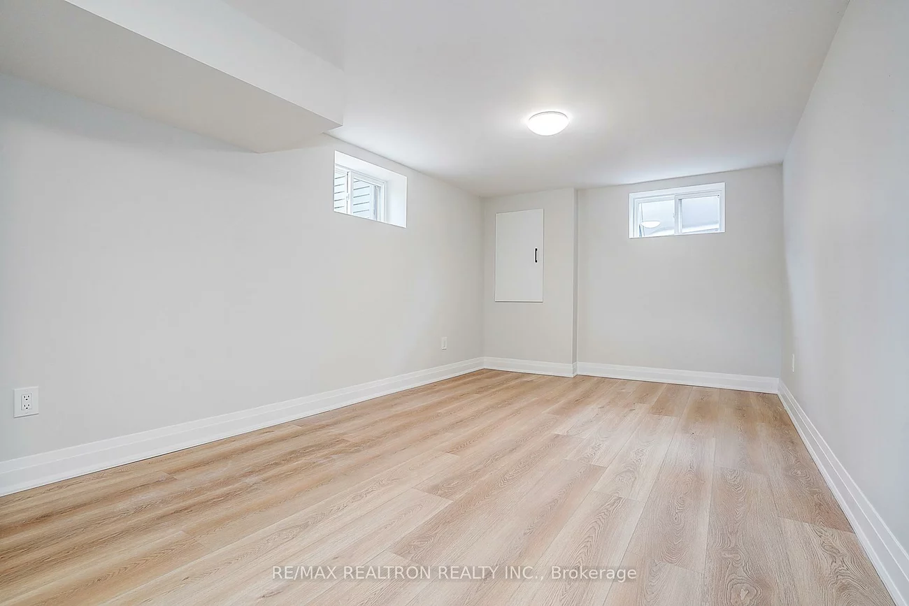 163, Maurice, 1002 - CO Central, Oakville