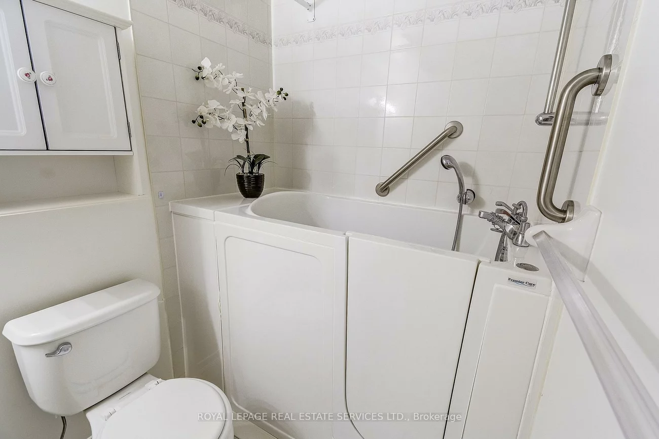200, Glenashton, 1015 - RO River Oaks, Oakville