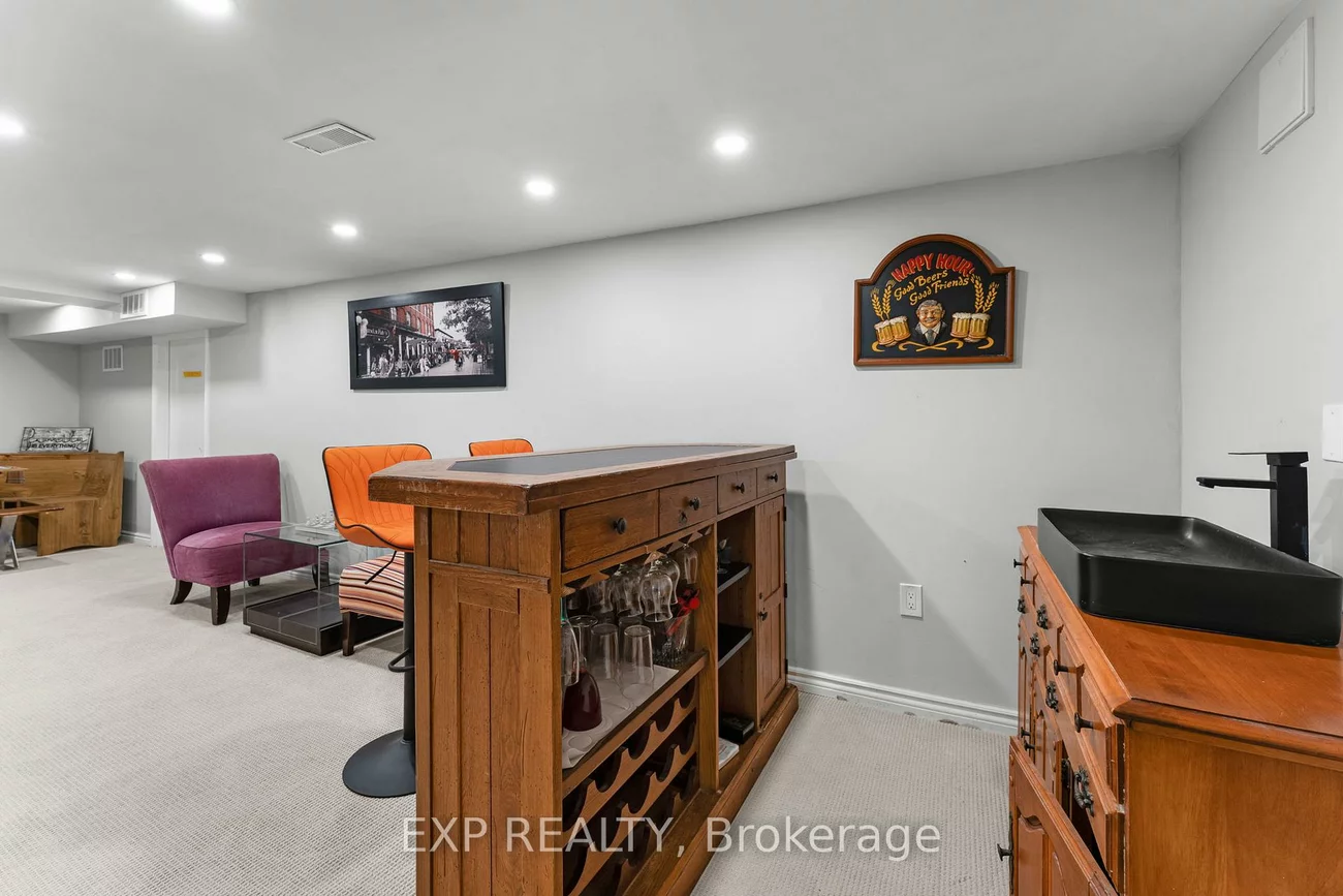 208, Glen Oak, 1020 - WO West, Oakville