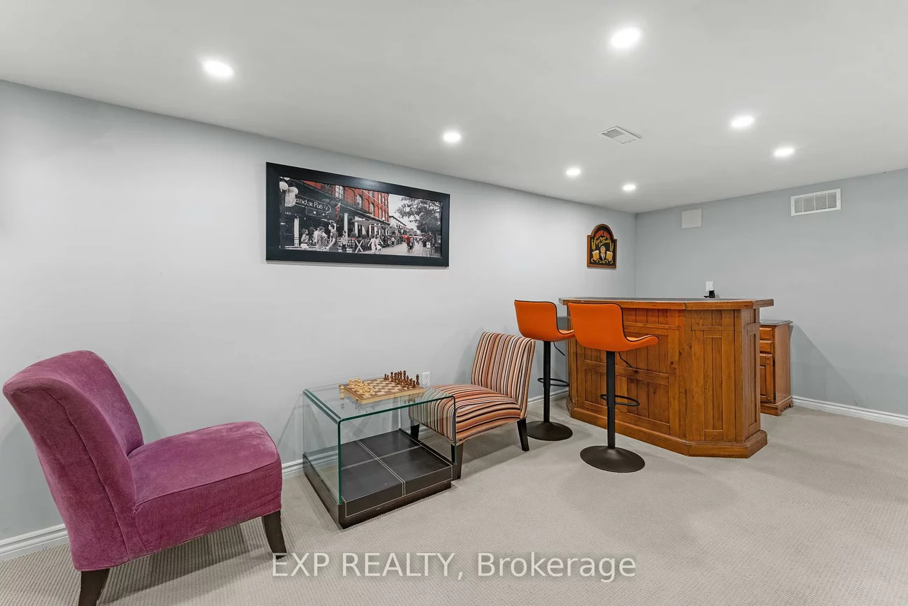 208, Glen Oak, 1020 - WO West, Oakville
