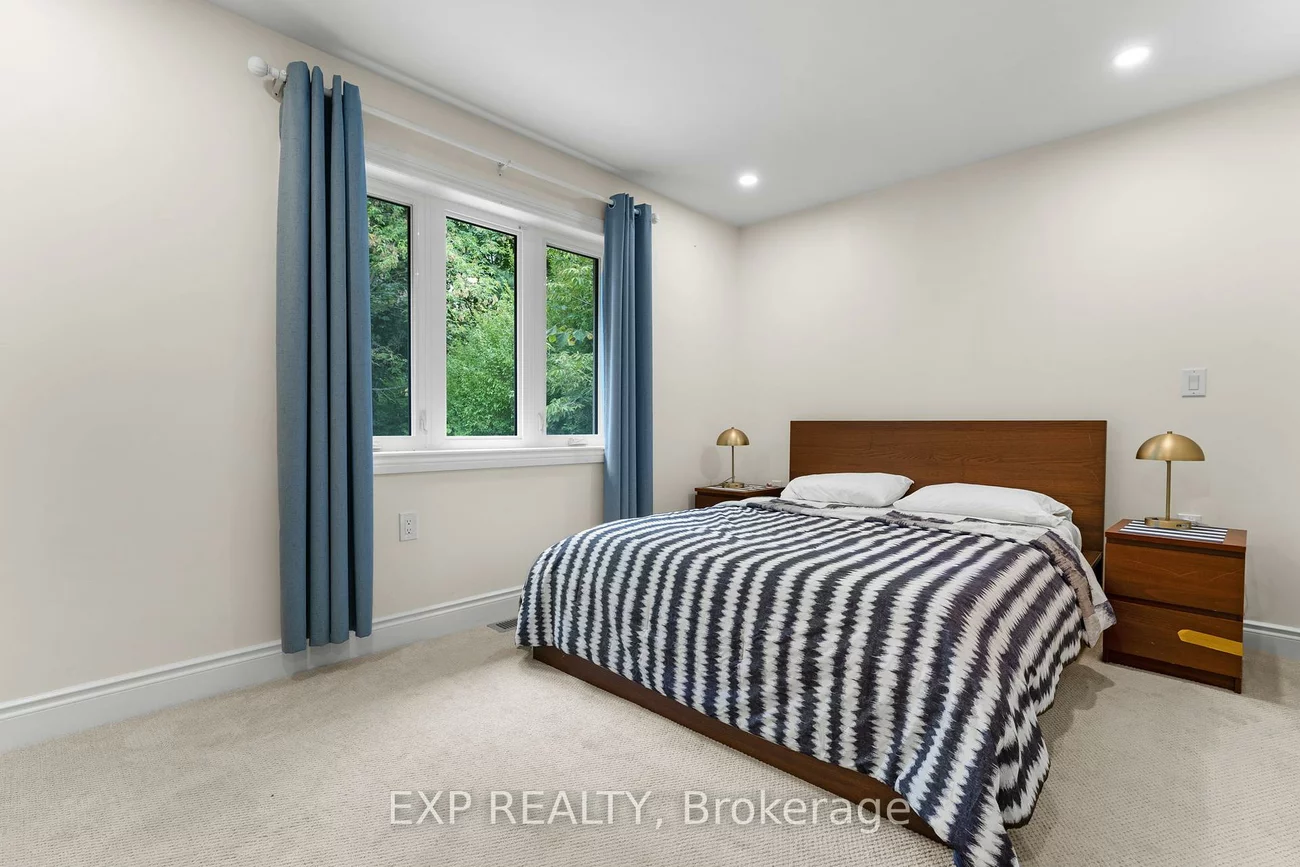 208, Glen Oak, 1020 - WO West, Oakville