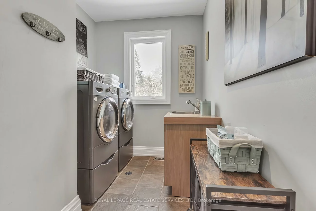 384, Rebecca, 1017 - SW Southwest, Oakville