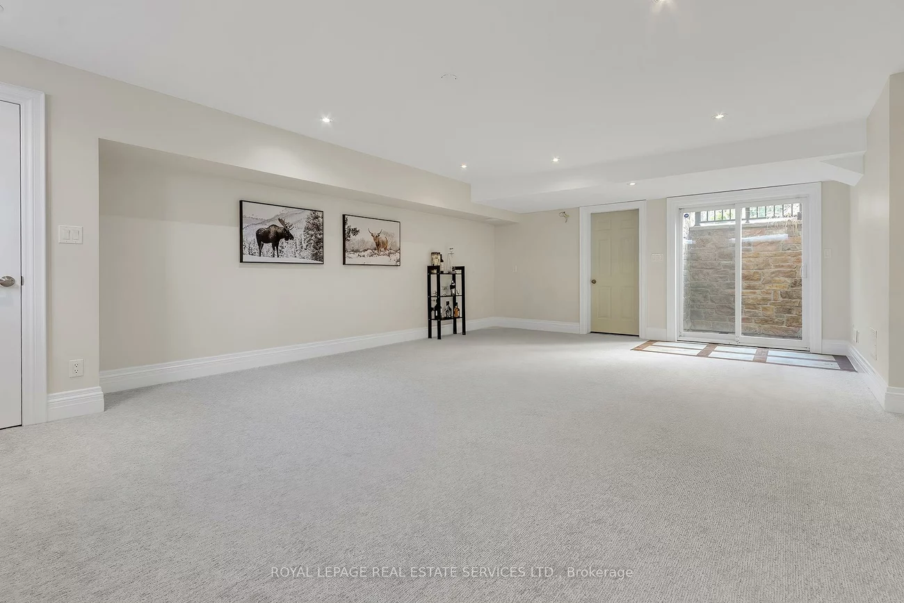 384, Rebecca, 1017 - SW Southwest, Oakville