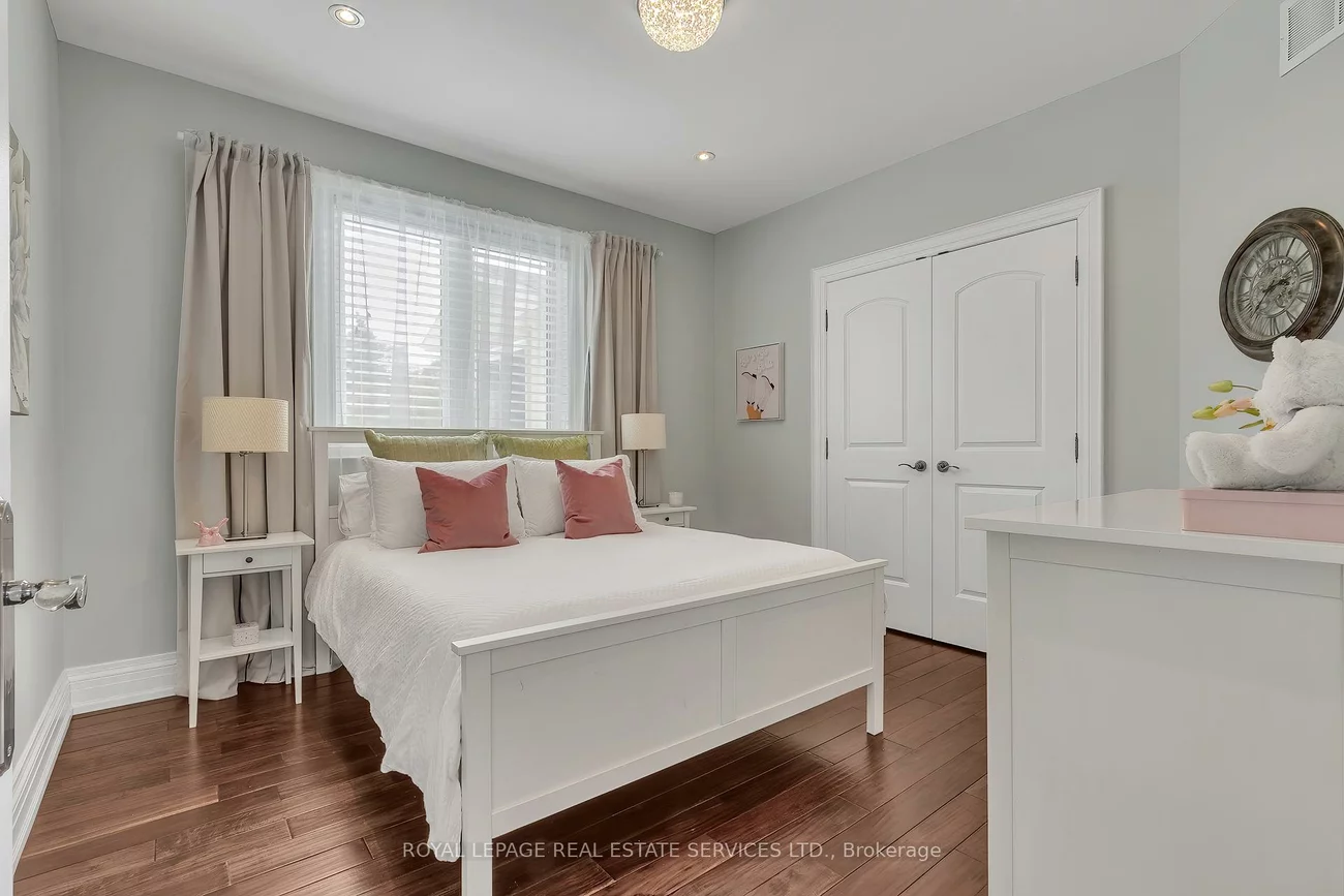 384, Rebecca, 1017 - SW Southwest, Oakville