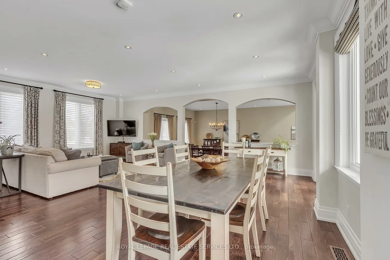 384, Rebecca, 1017 - SW Southwest, Oakville