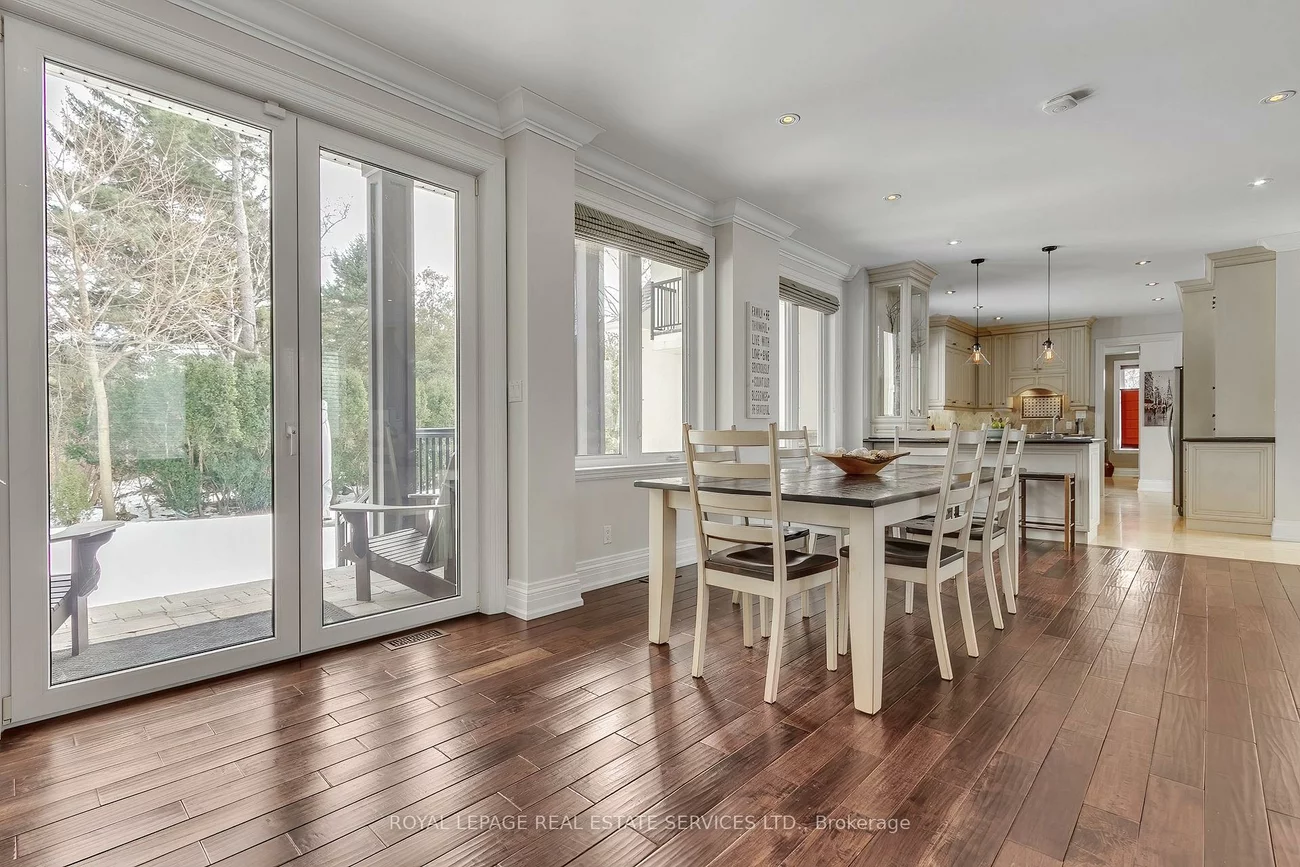 384, Rebecca, 1017 - SW Southwest, Oakville
