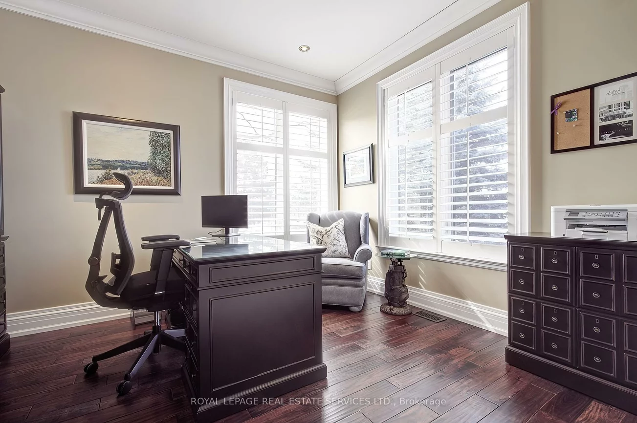 384, Rebecca, 1017 - SW Southwest, Oakville