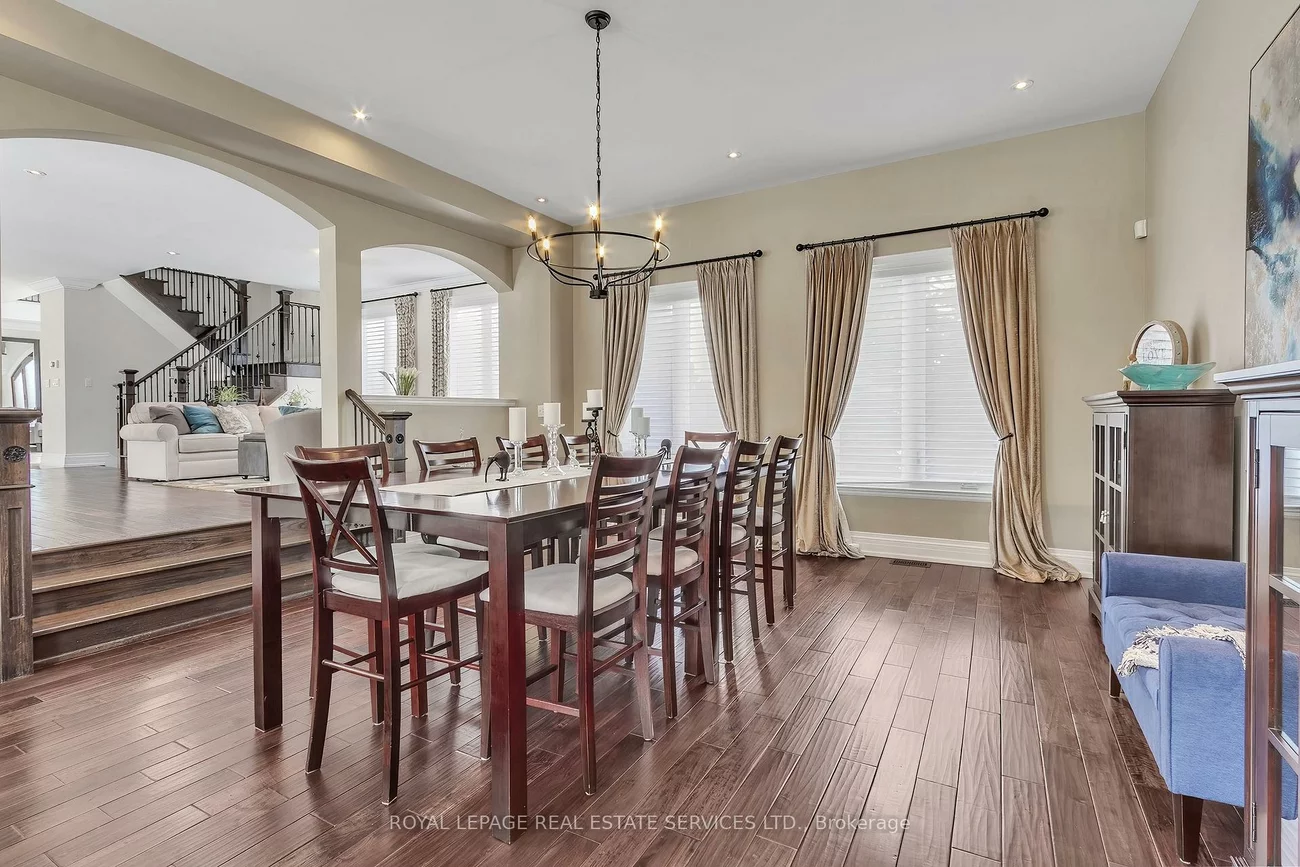384, Rebecca, 1017 - SW Southwest, Oakville