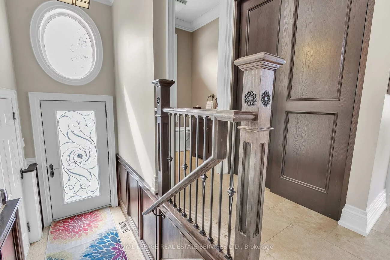 384, Rebecca, 1017 - SW Southwest, Oakville