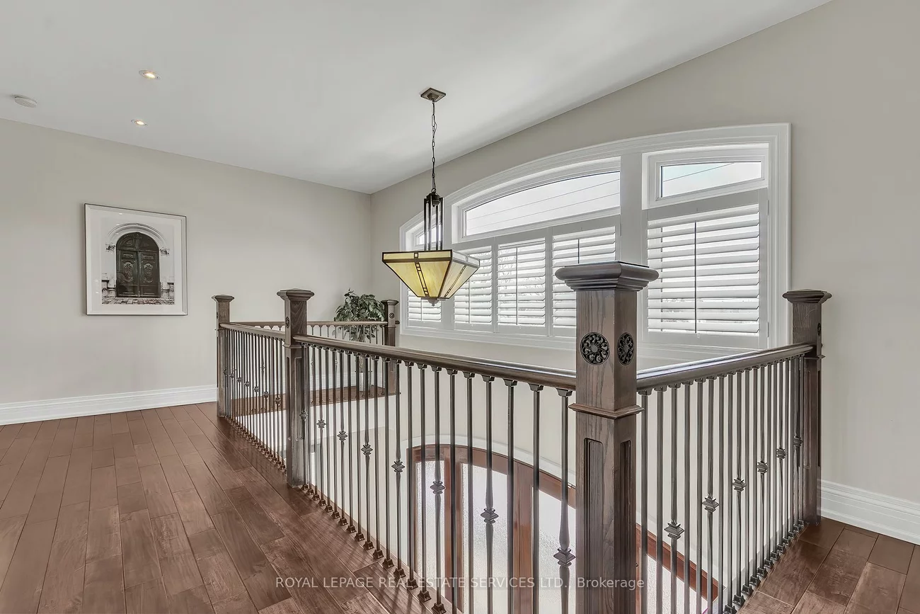 384, Rebecca, 1017 - SW Southwest, Oakville