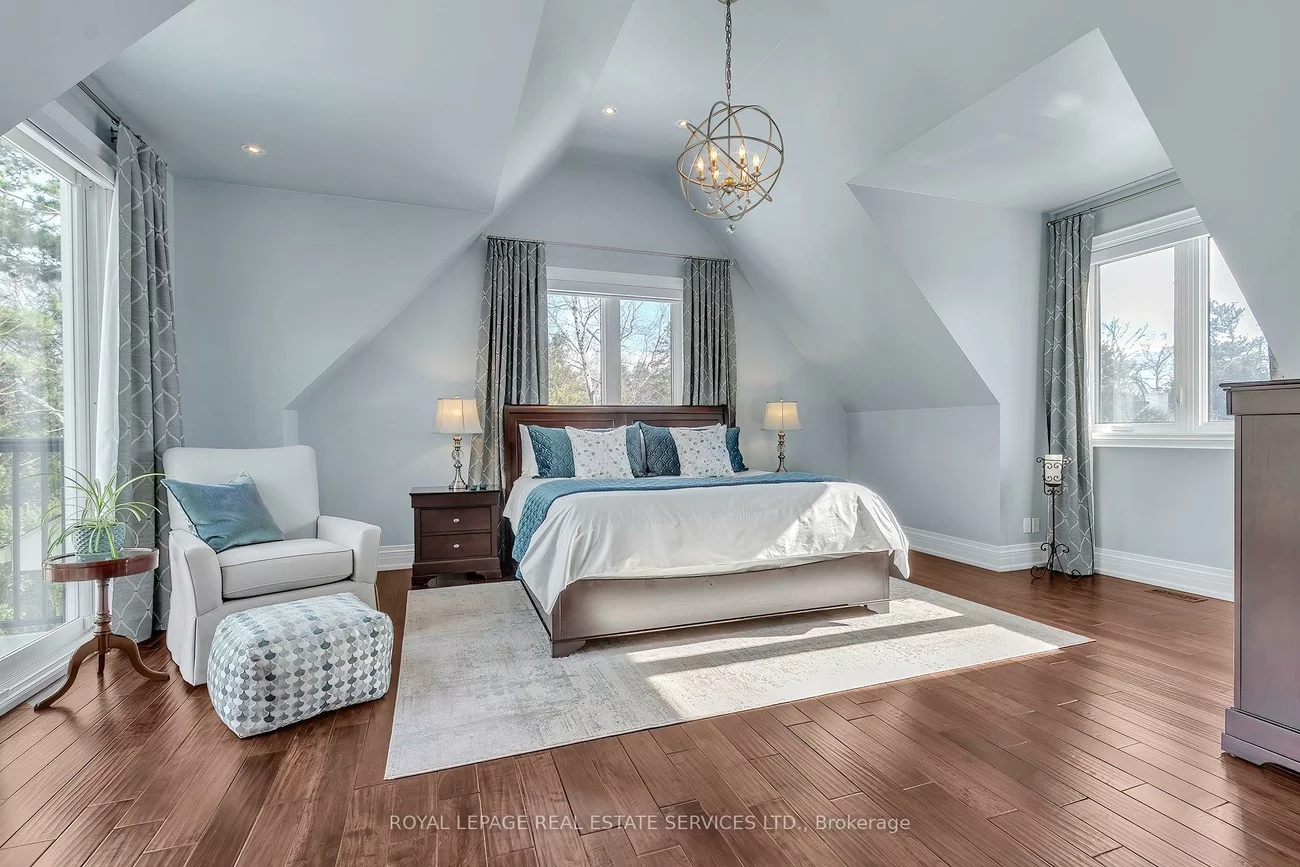 384, Rebecca, 1017 - SW Southwest, Oakville