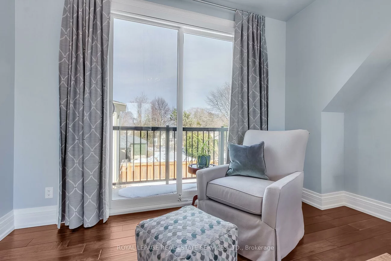 384, Rebecca, 1017 - SW Southwest, Oakville