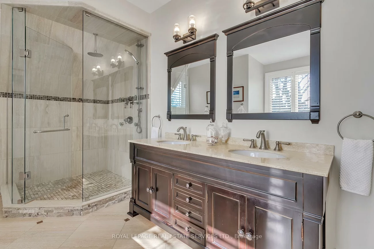 384, Rebecca, 1017 - SW Southwest, Oakville