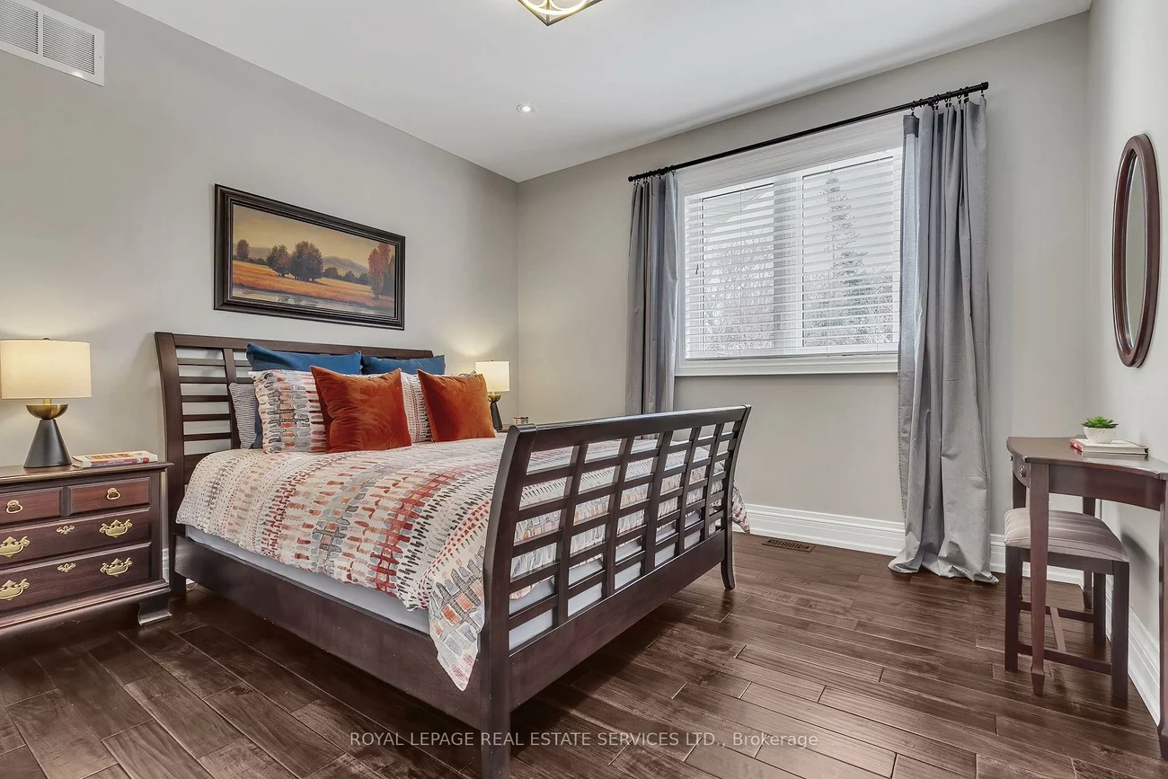 384, Rebecca, 1017 - SW Southwest, Oakville