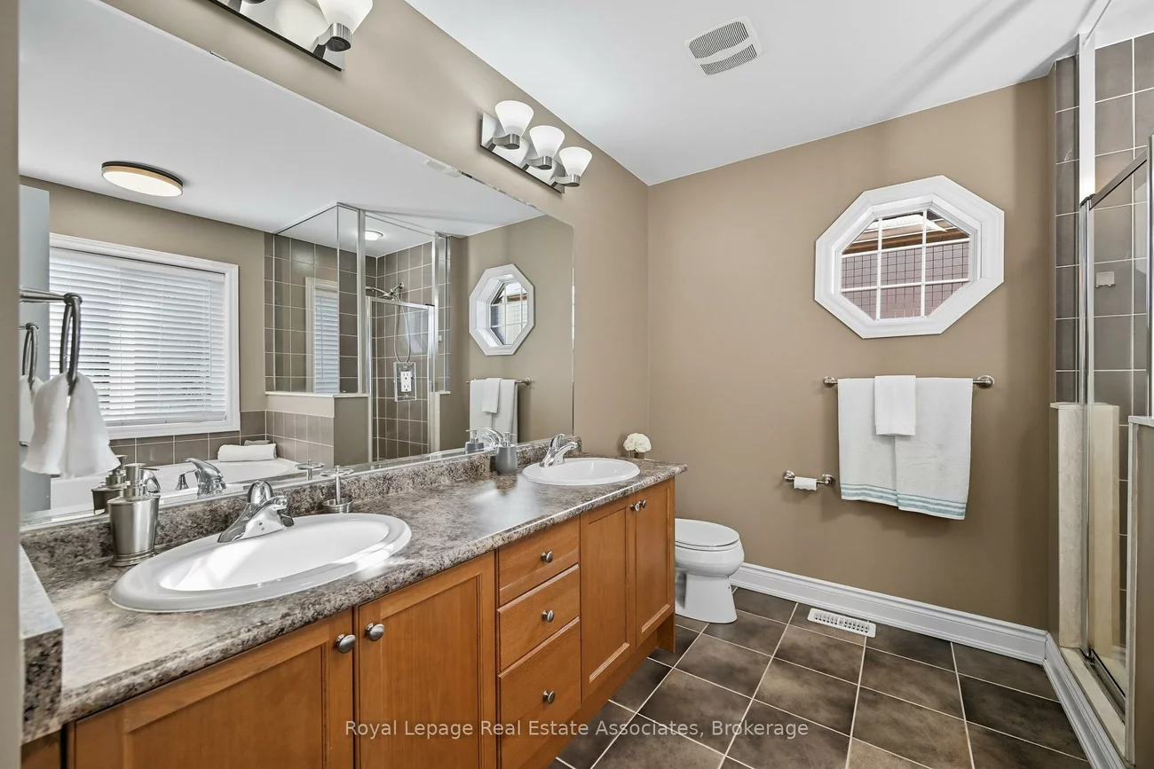 3335, Whilabout, 1001 - BR Bronte, Oakville