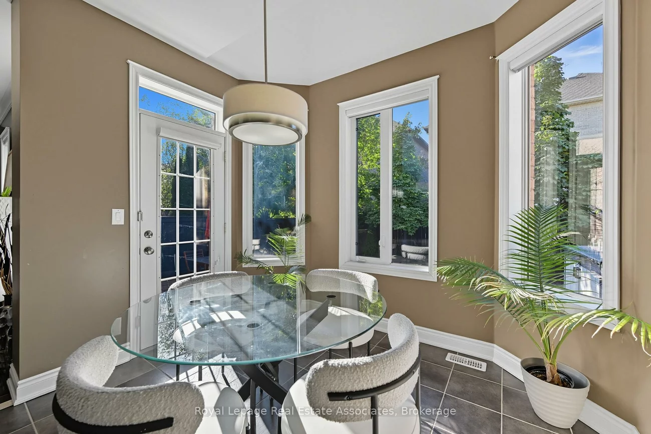 3335, Whilabout, 1001 - BR Bronte, Oakville