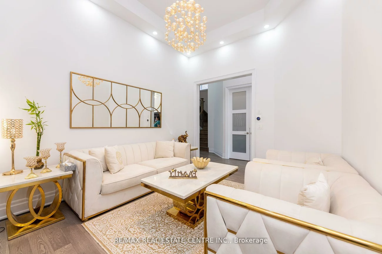 3422, Post, 1008 - GO Glenorchy, Oakville