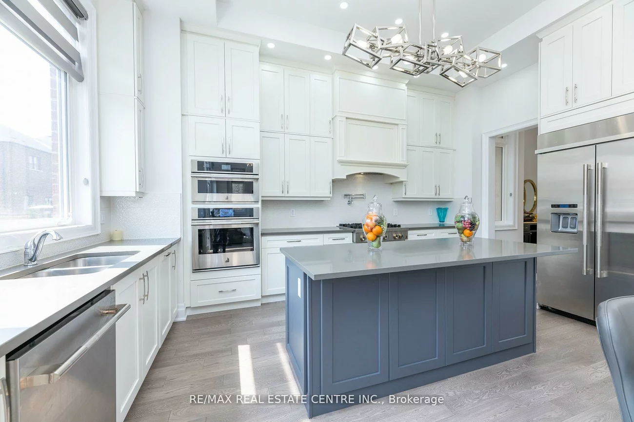 3422, Post, 1008 - GO Glenorchy, Oakville