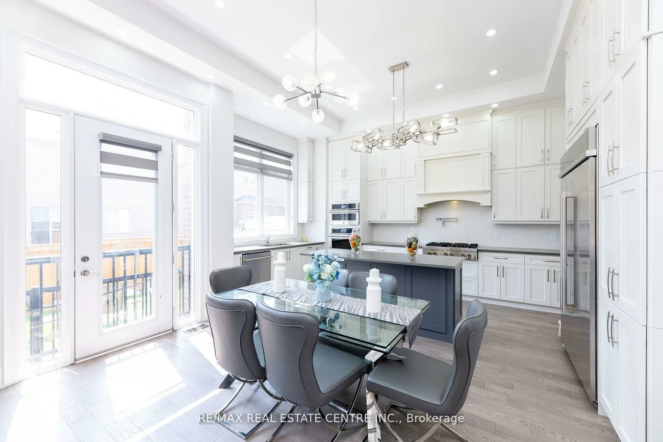 3422, Post, 1008 - GO Glenorchy, Oakville