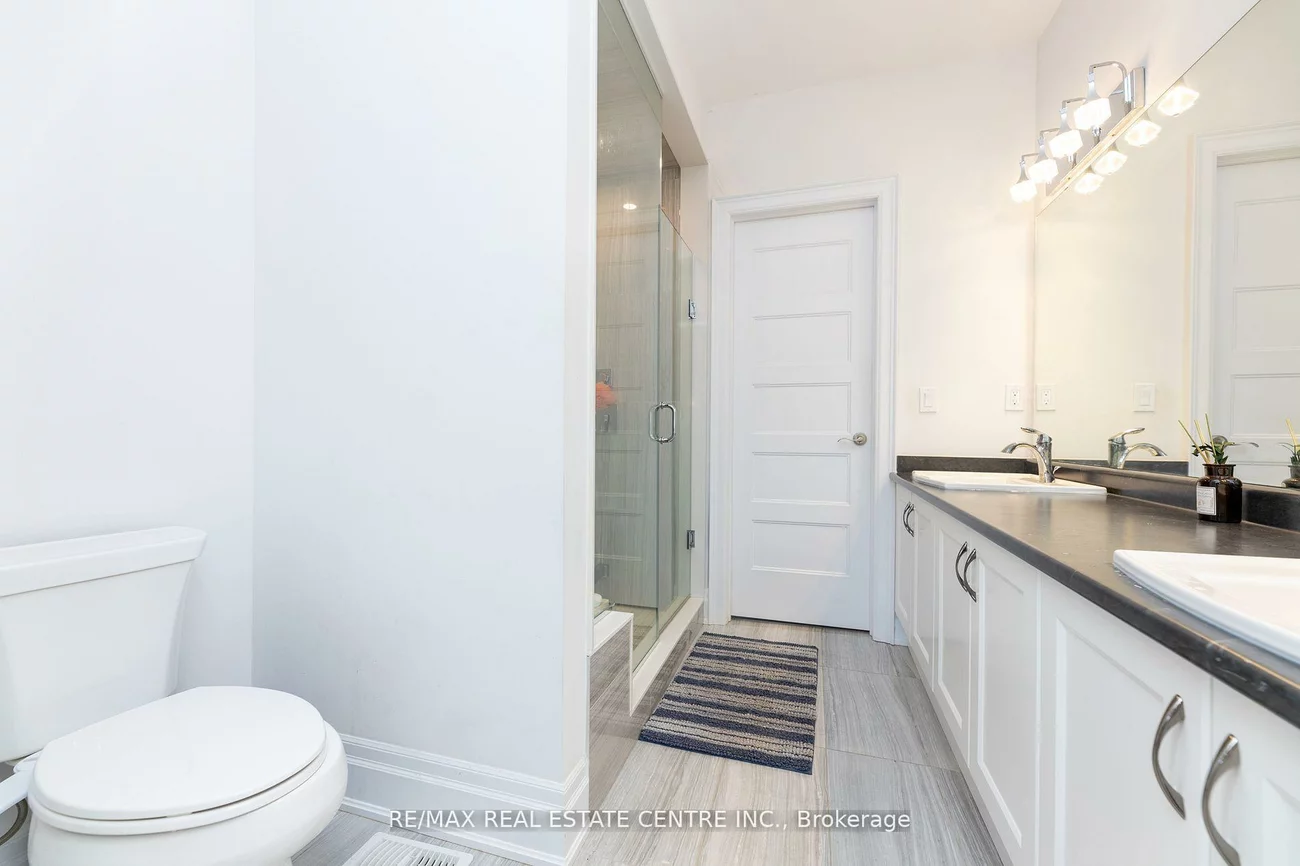 3422, Post, 1008 - GO Glenorchy, Oakville