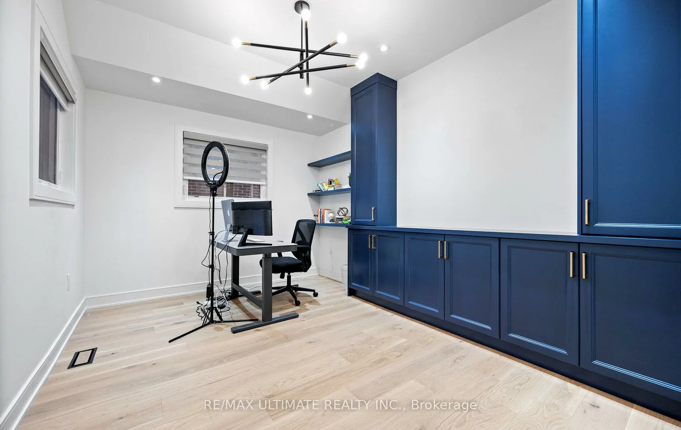 2495, Waterford, 1020 - WO West, Oakville