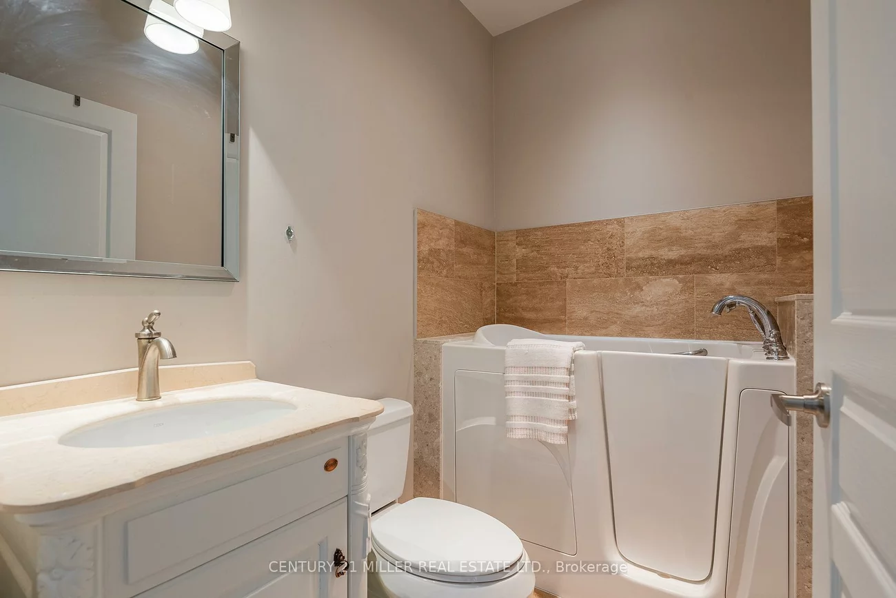 131, Brock, 1002 - CO Central, Oakville