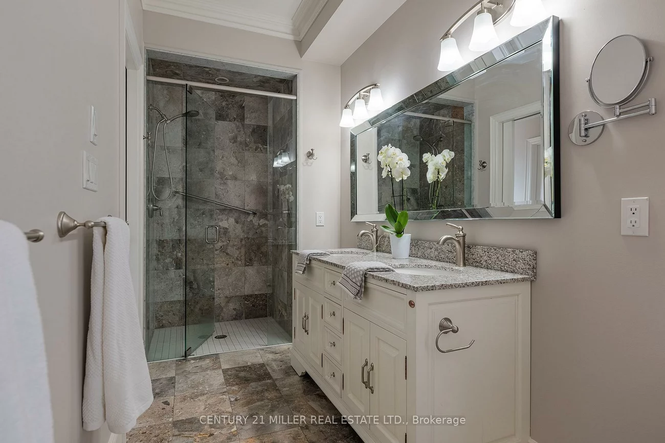 131, Brock, 1002 - CO Central, Oakville