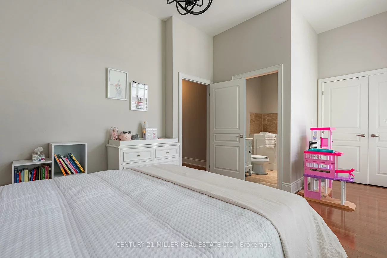 131, Brock, 1002 - CO Central, Oakville