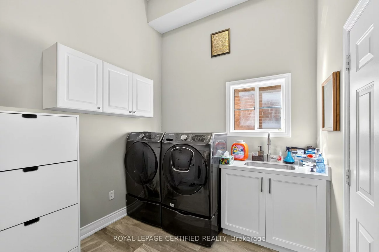 1468, Liverpool, 1022 - WT West Oak Trails, Oakville