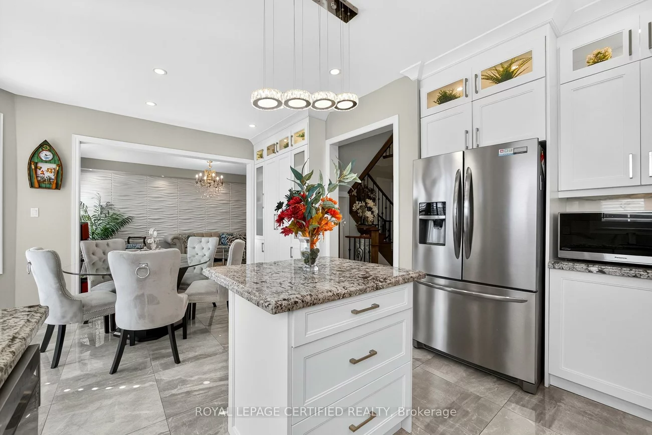1468, Liverpool, 1022 - WT West Oak Trails, Oakville