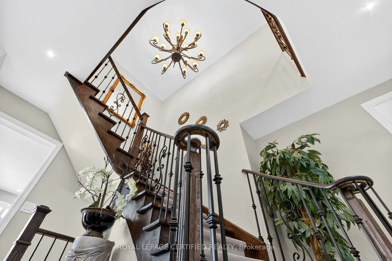 1468, Liverpool, 1022 - WT West Oak Trails, Oakville