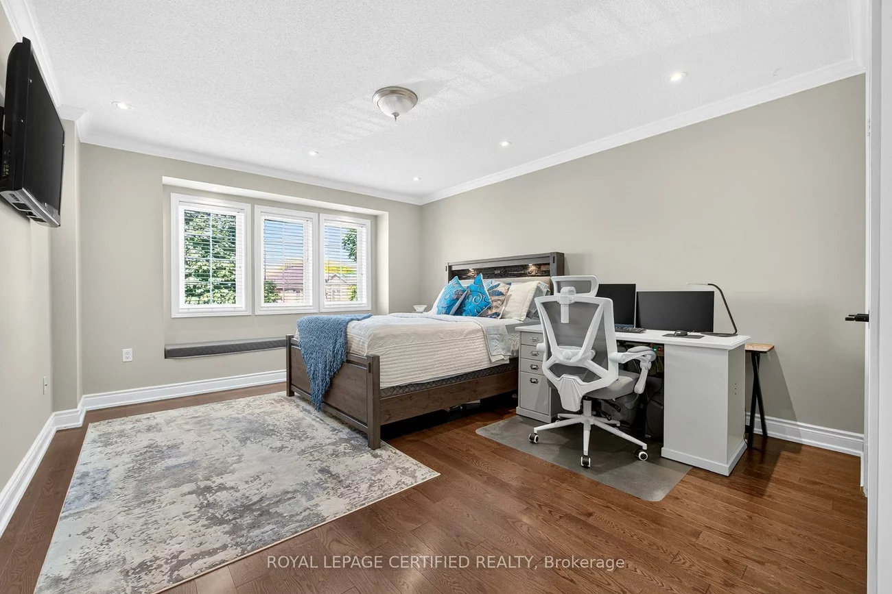 1468, Liverpool, 1022 - WT West Oak Trails, Oakville