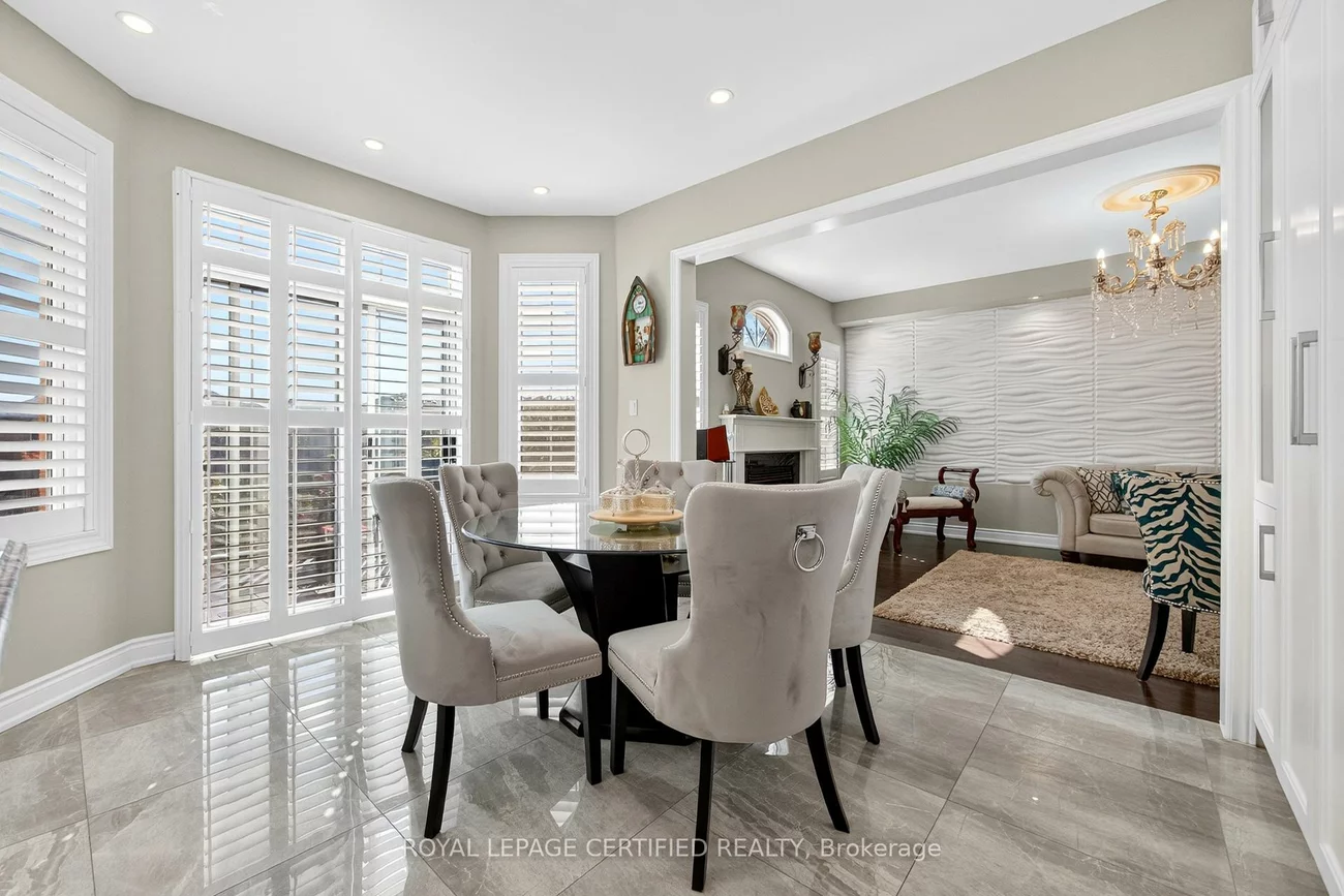1468, Liverpool, 1022 - WT West Oak Trails, Oakville