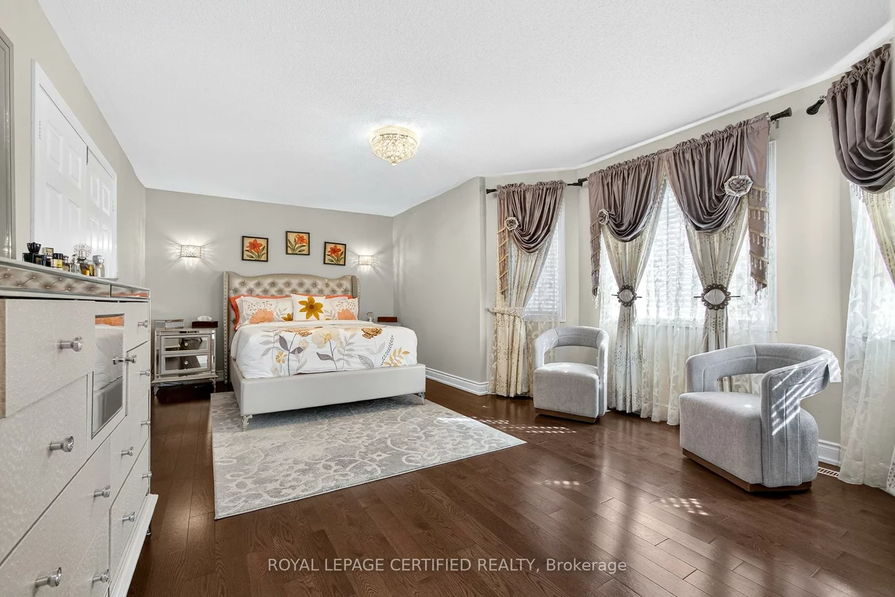 1468, Liverpool, 1022 - WT West Oak Trails, Oakville