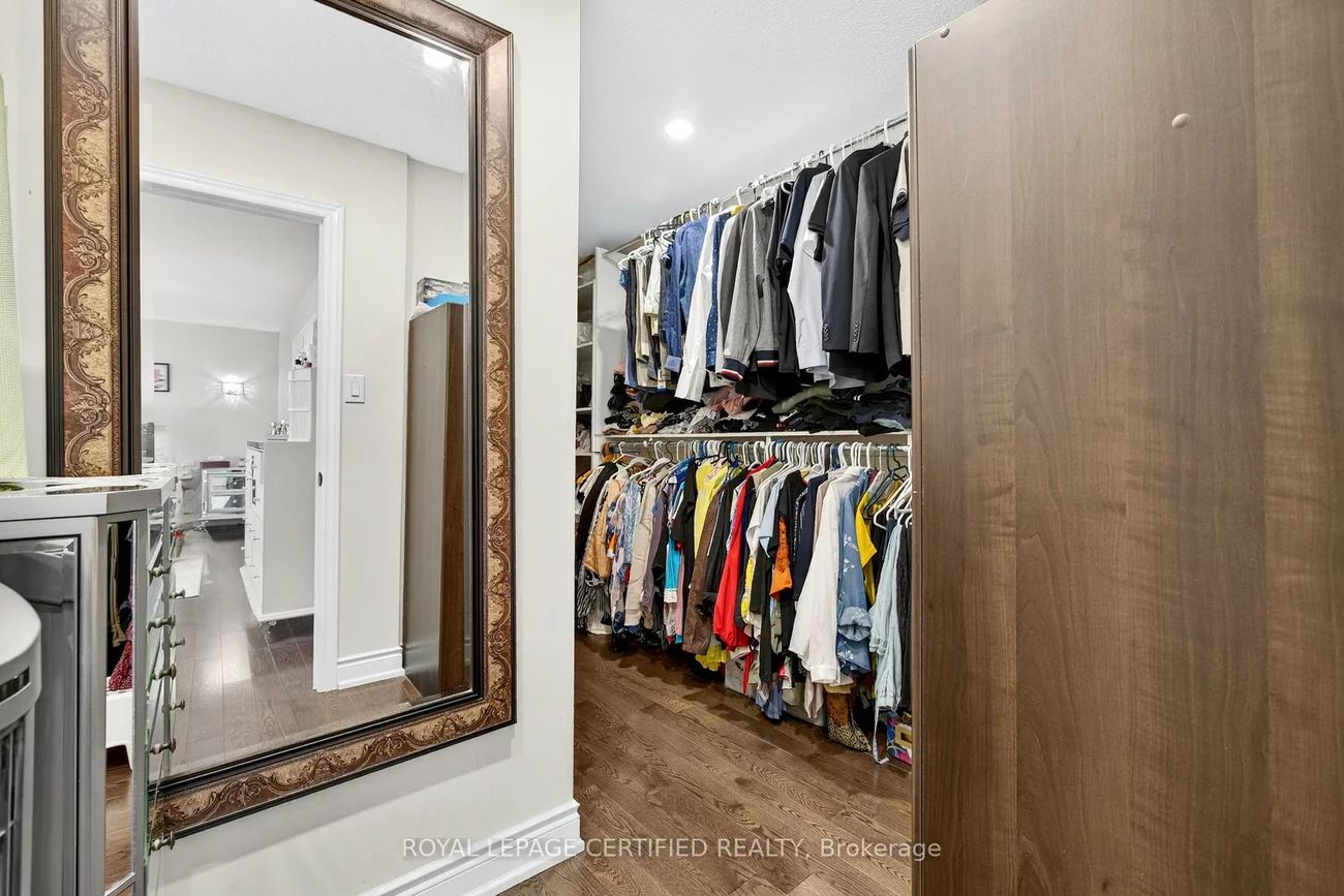 1468, Liverpool, 1022 - WT West Oak Trails, Oakville