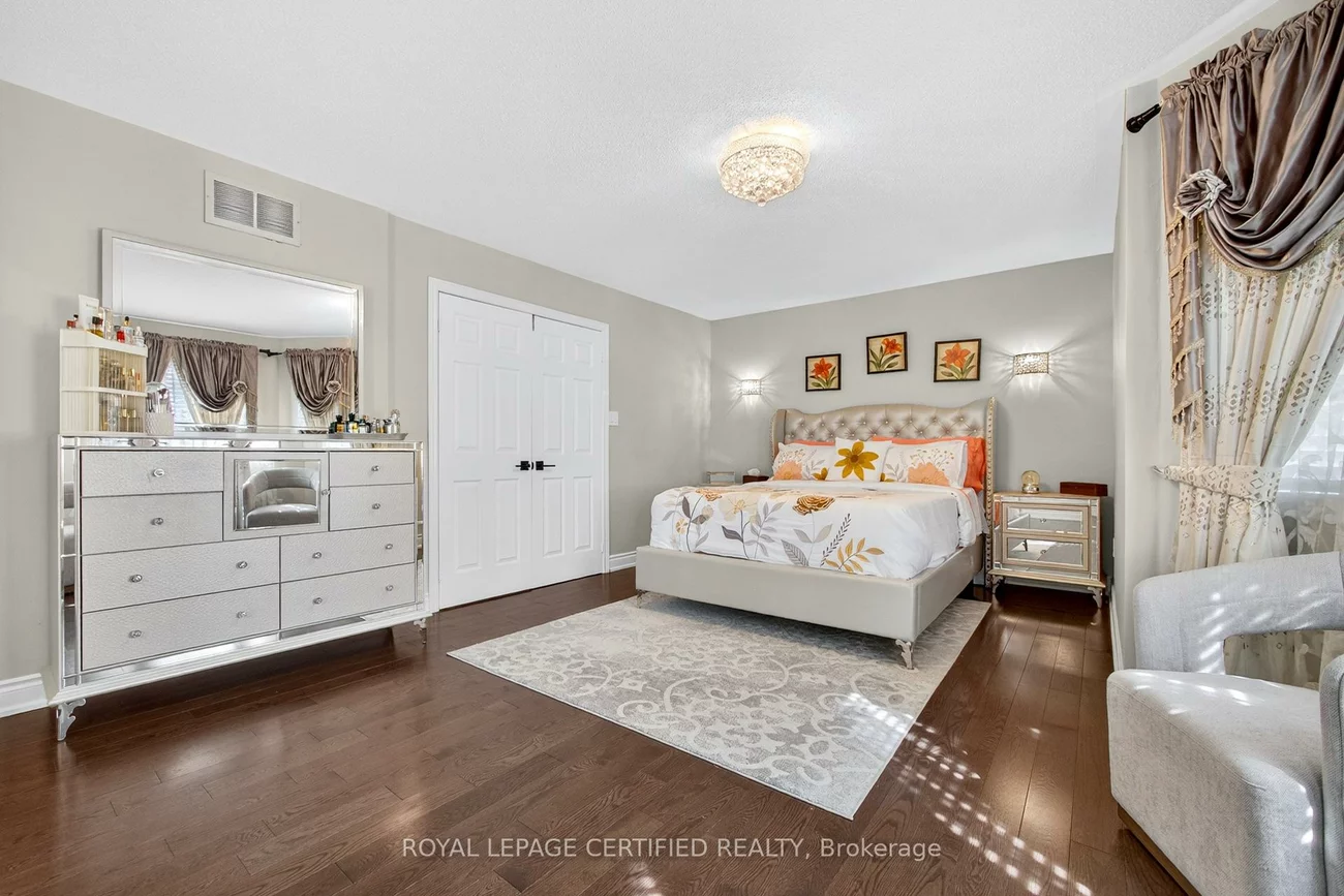 1468, Liverpool, 1022 - WT West Oak Trails, Oakville