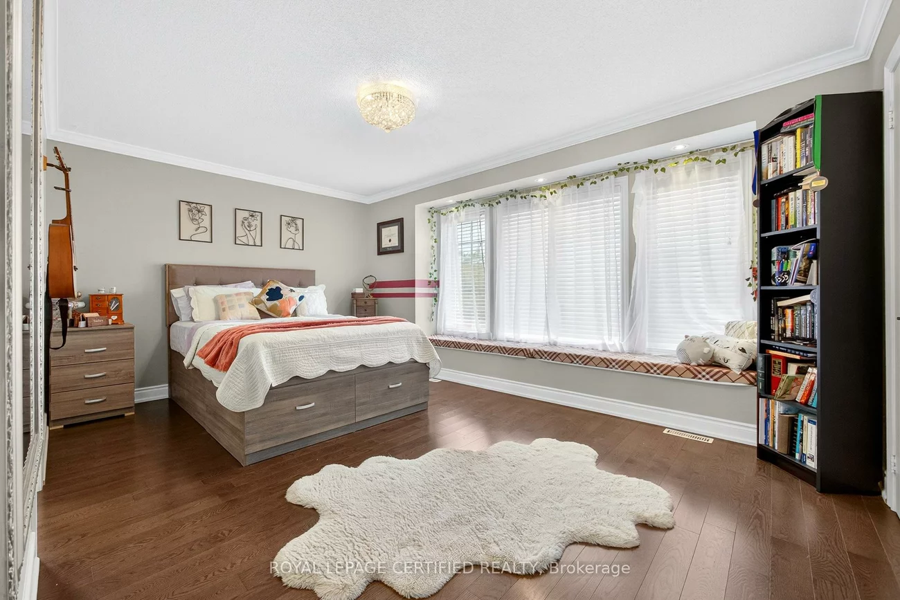 1468, Liverpool, 1022 - WT West Oak Trails, Oakville