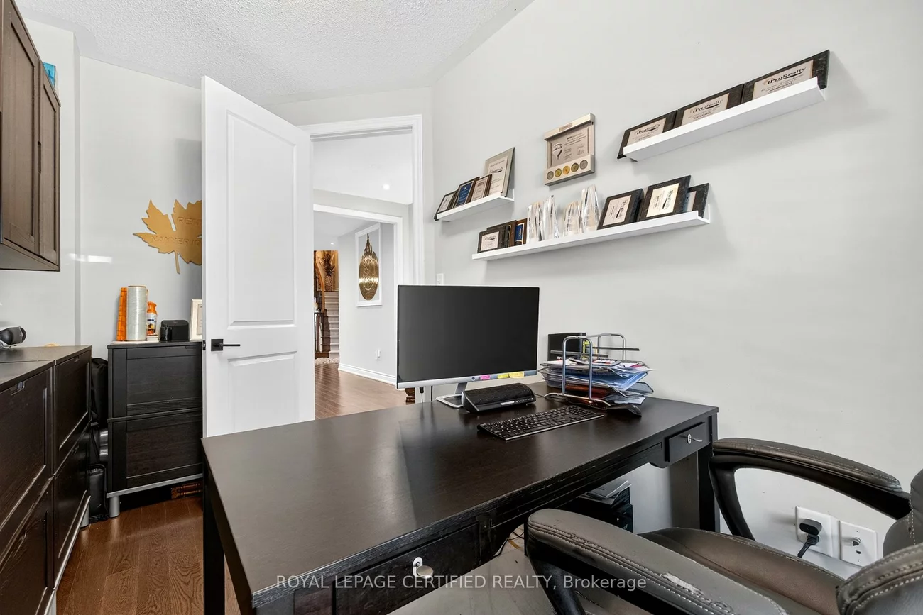 1468, Liverpool, 1022 - WT West Oak Trails, Oakville