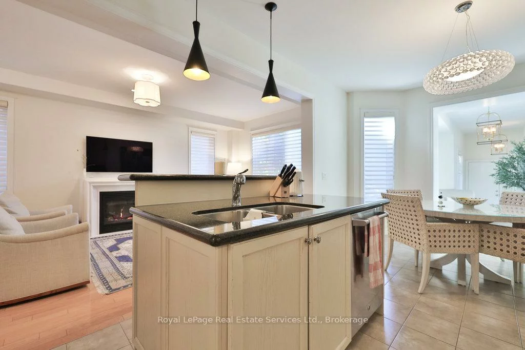 3294, Robert Brown, 1008 - GO Glenorchy, Oakville