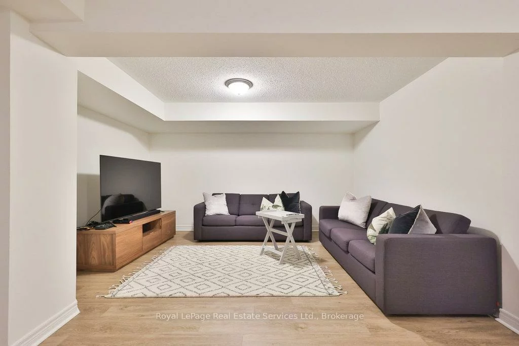 3294, Robert Brown, 1008 - GO Glenorchy, Oakville