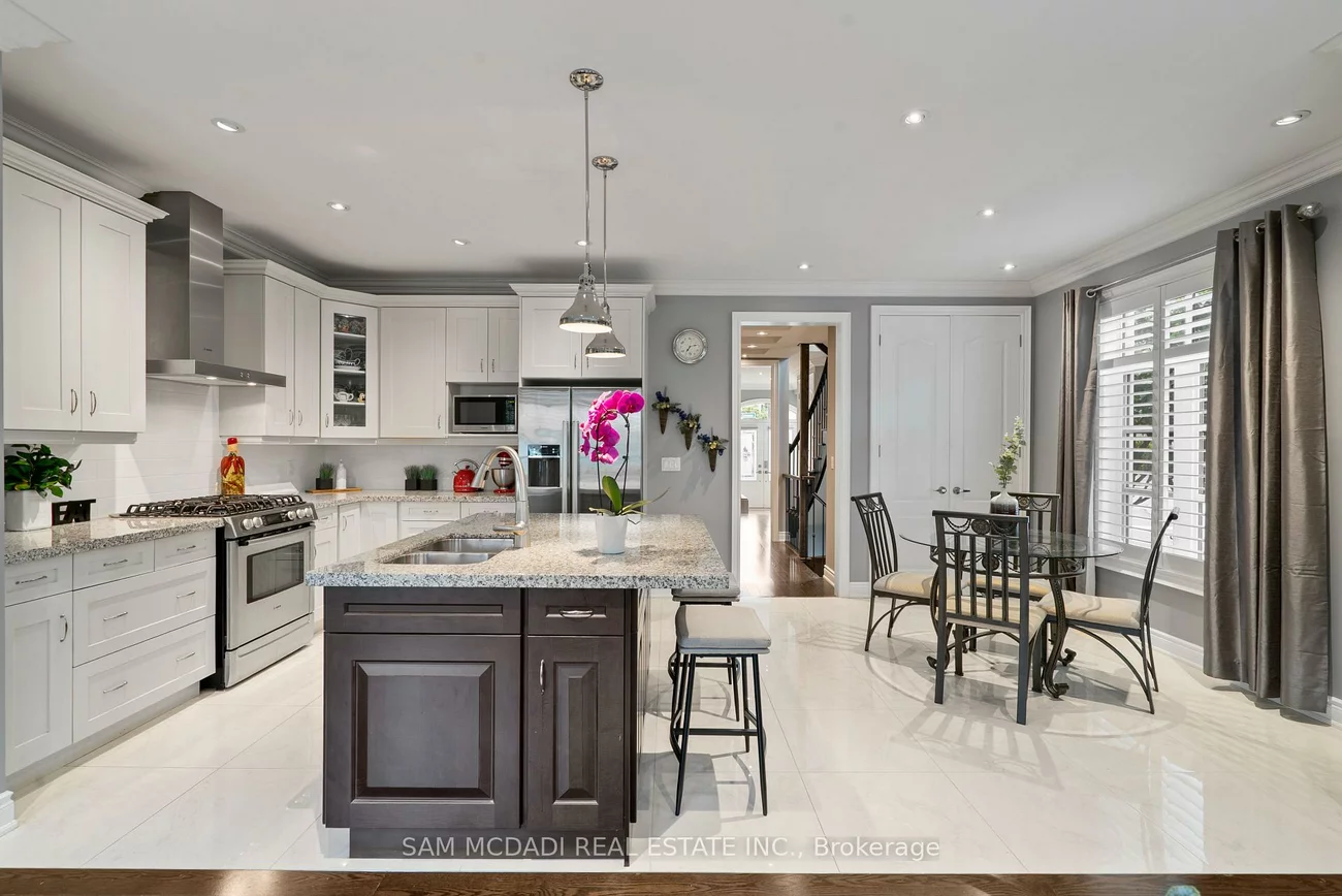 2469, Chateau, 1000 - BC Bronte Creek, Oakville