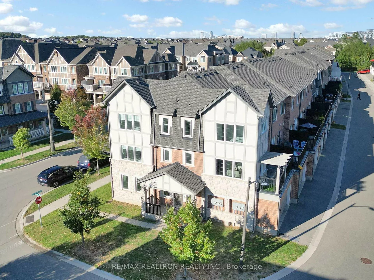 370, Timberland, 1008 - GO Glenorchy, Oakville