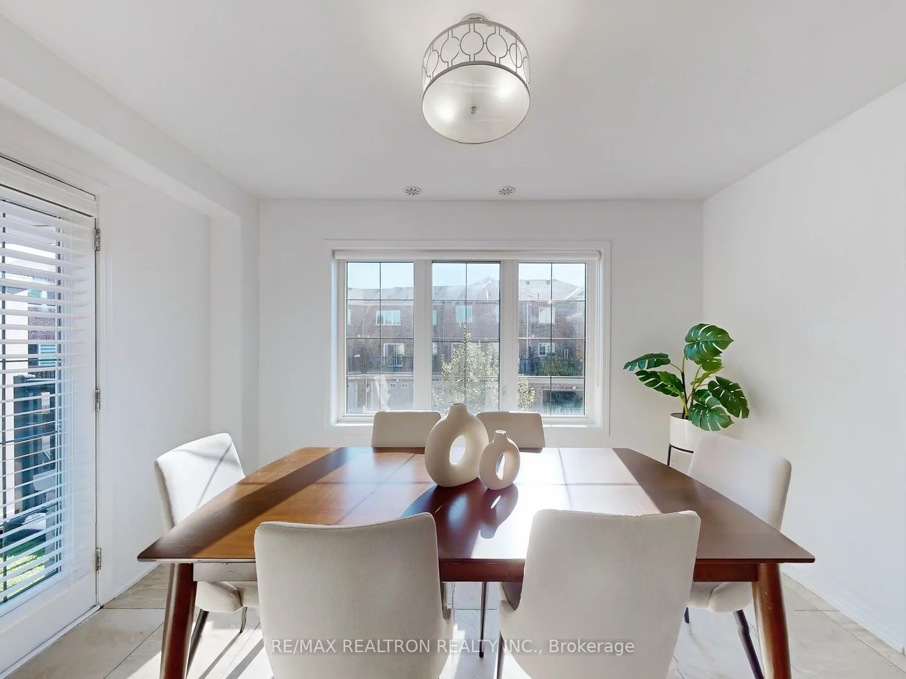 370, Timberland, 1008 - GO Glenorchy, Oakville