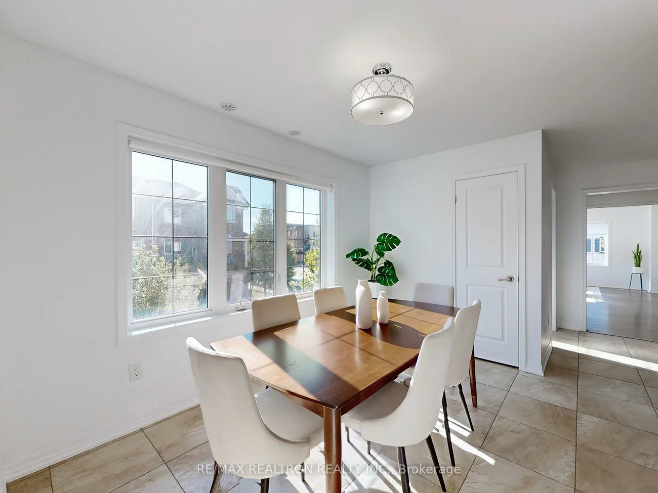 370, Timberland, 1008 - GO Glenorchy, Oakville